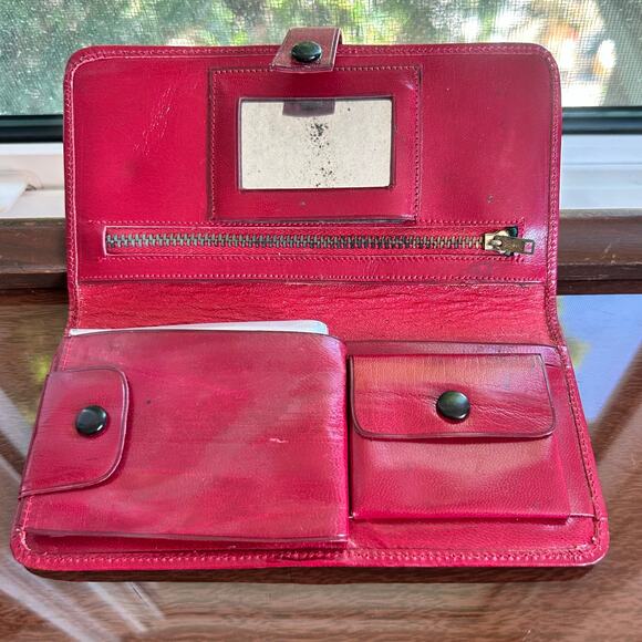 Vintage Embossed Red Leather Wallet – Aztec Calendar & Egyptian Sphinx Design - Picture 2 of 13